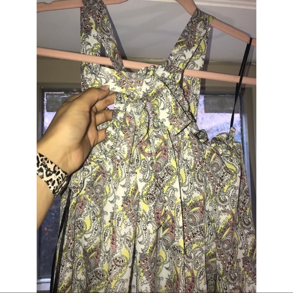 Patterned top. - Picture 4 of 4